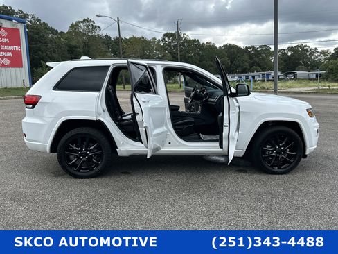 Used 2020 Jeep Grand Cherokee Altitude image 32
