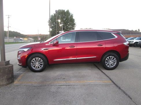 Used 2023 Buick Enclave Essence image 2