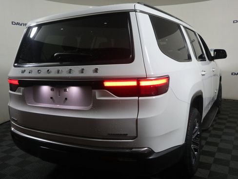 Used 2022 Jeep Wagoneer Series III image 6