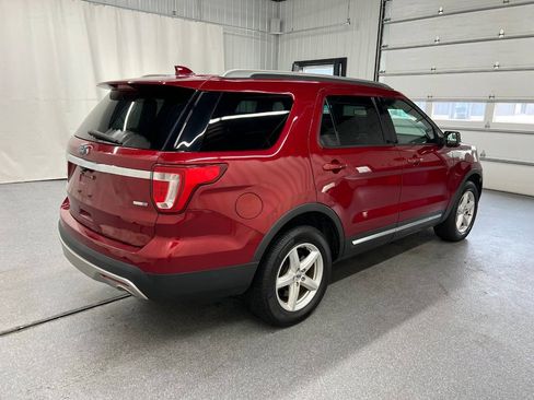 Used 2016 Ford Explorer XLT AWD/4WD image 4