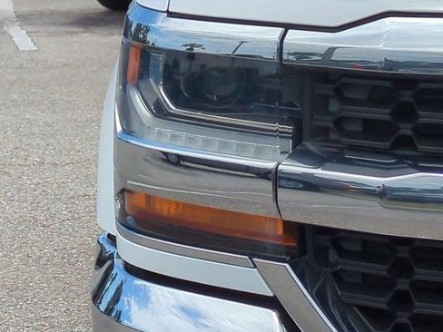 Used 2018 Chevrolet Silverado 1500 LT w/ All Star Edition RWD image 10
