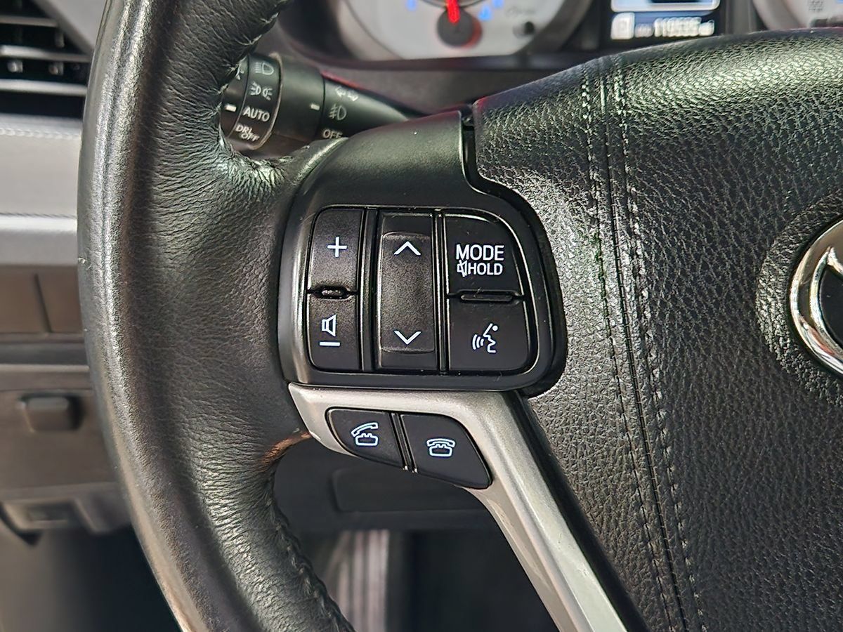 Used 2017 Toyota Sienna SE FWD image 46