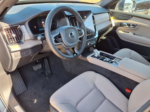 New 2026 Volvo XC90 B6 Plus w/ Protection Package Premier image 12