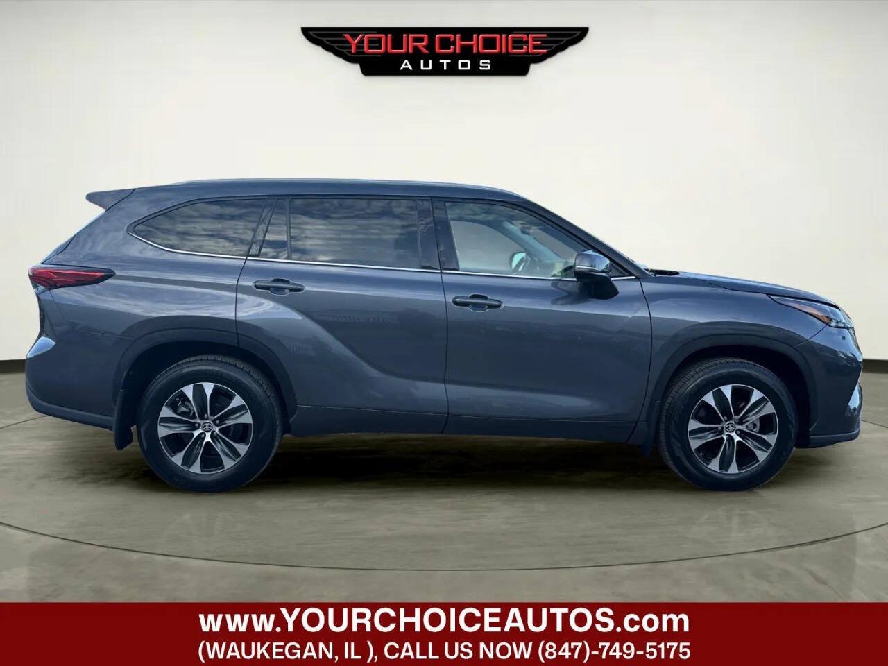 Used 2021 Toyota Highlander XLE AWD/4WD image 6