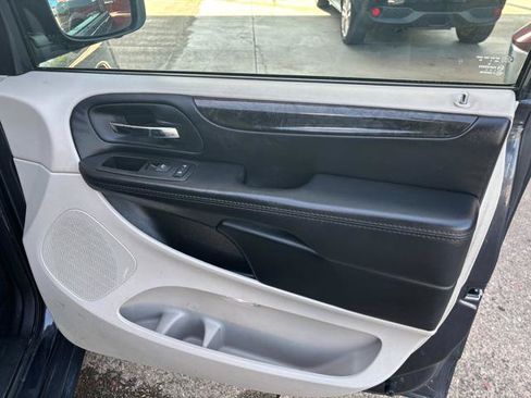 Used 2014 Dodge Grand Caravan American Value Package w/ UConnect Hands-Free Group FWD image 16