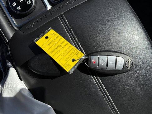 Used 2022 Nissan Pathfinder SV w/ SV Black Package image 31