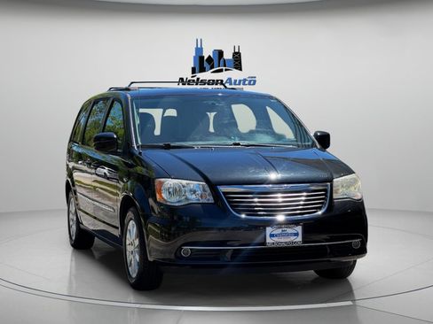 Used 2013 Chrysler Town & Country Touring FWD image 2