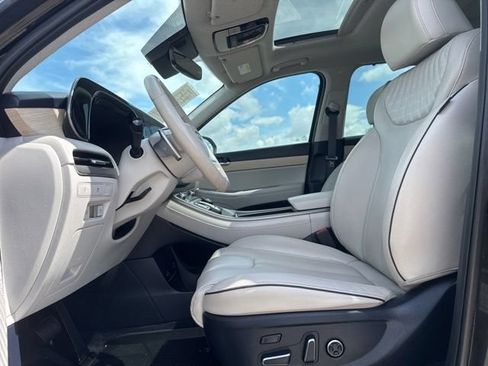 Used 2024 Hyundai Palisade Limited FWD image 2