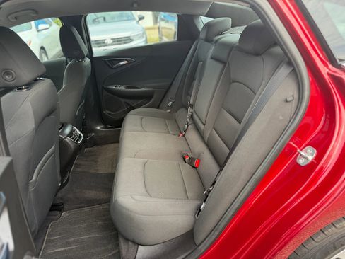 Used 2017 Chevrolet Malibu LT FWD image 15