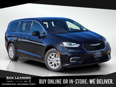 Certified 2025 Chrysler Pacifica Select