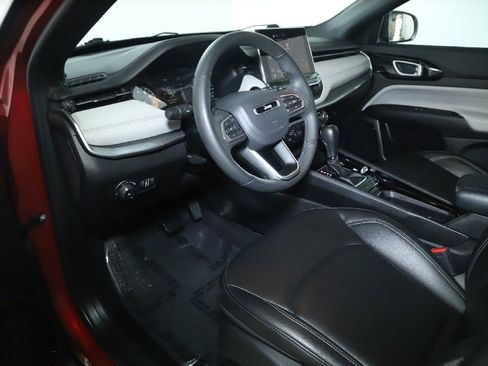 Used 2025 Jeep Compass Limited AWD/4WD image 17