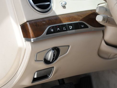 Used 2017 Mercedes-Benz S 550 Sedan image 17