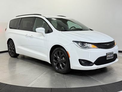 Used 2018 Chrysler Pacifica Touring-L w/ Premium Audio Group
