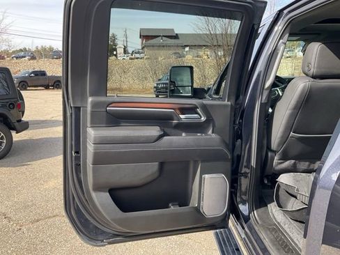 Used 2024 GMC Sierra 2500 Denali w/ Denali Reserve Package image 16