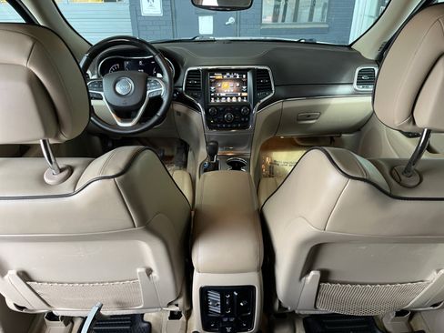 Used 2017 Jeep Grand Cherokee Overland AWD/4WD image 19