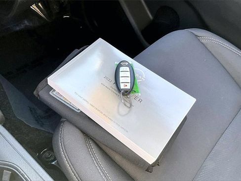 Used 2022 Nissan Frontier SV image 10