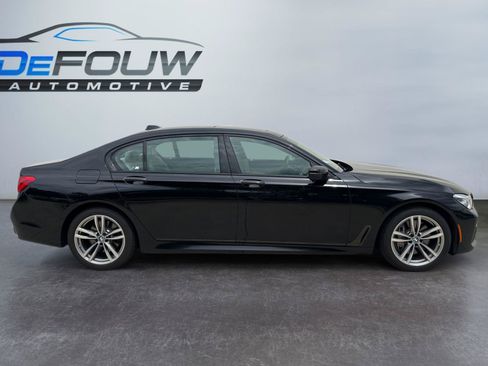 Used 2017 BMW 750i xDrive AWD/4WD image 12