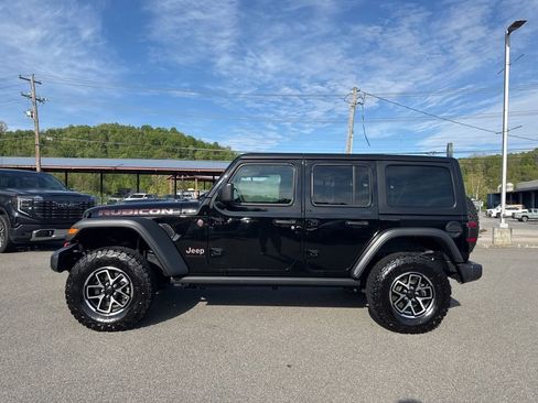 Used 2026 Jeep Wrangler Unlimited Rubicon AWD/4WD image 3
