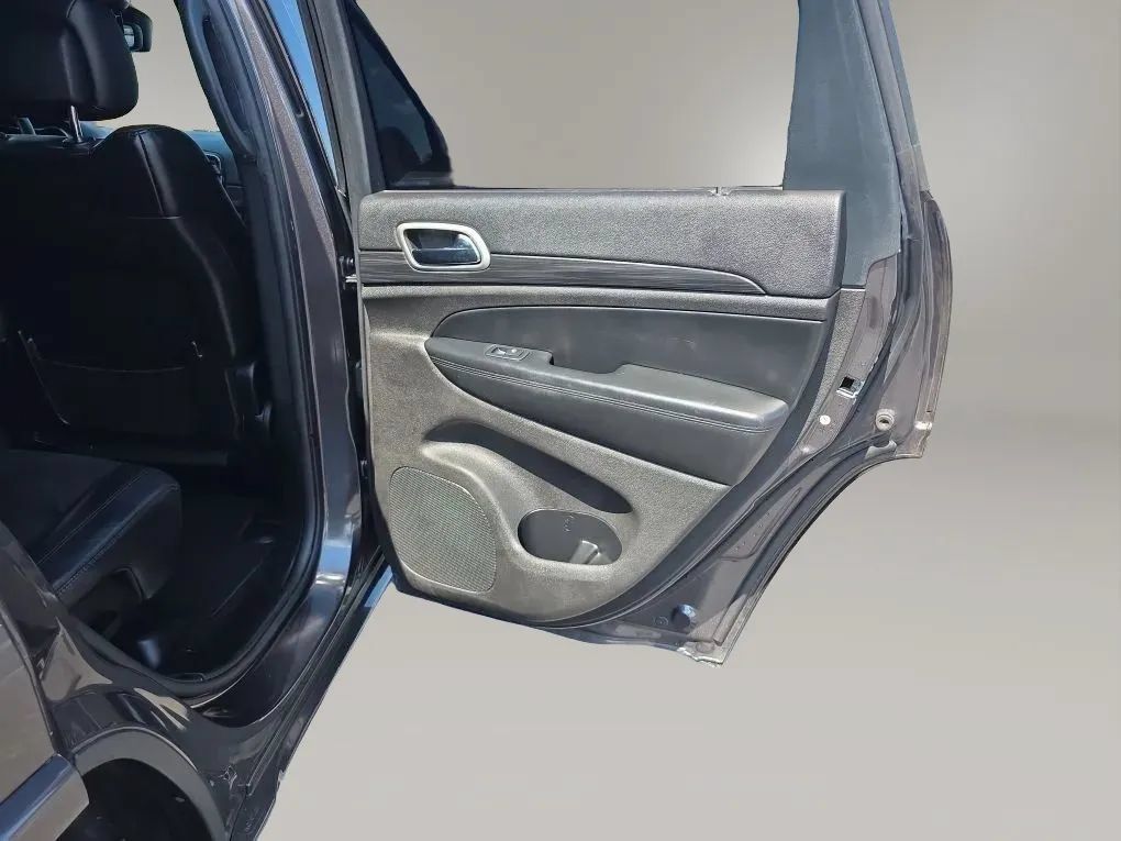 Used 2019 Jeep Grand Cherokee Altitude AWD/4WD image 48