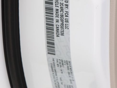 Used 2023 Chrysler Pacifica Touring-L FWD image 33