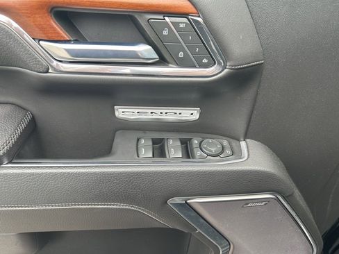 Used 2022 GMC Sierra 1500 Denali AWD/4WD image 12