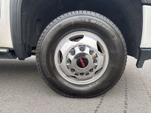 Used 2023 GMC Sierra 3500 Denali image 11