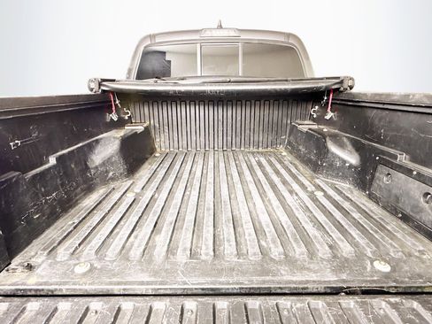 Used 2020 Toyota Tacoma SR image 33