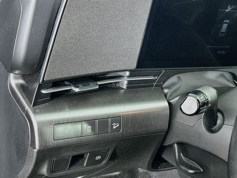 Used 2025 Hyundai Kona SEL FWD image 17