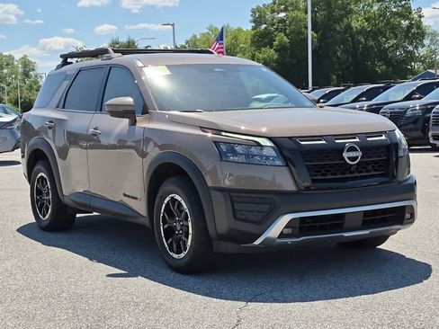 Used 2023 Nissan Pathfinder Rock Creek AWD/4WD image 2