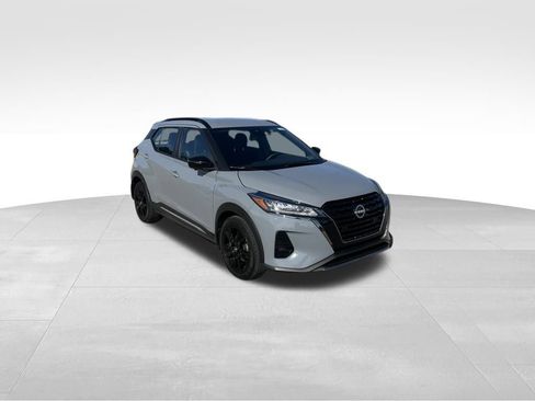 Used 2023 Nissan Kicks SR image 5