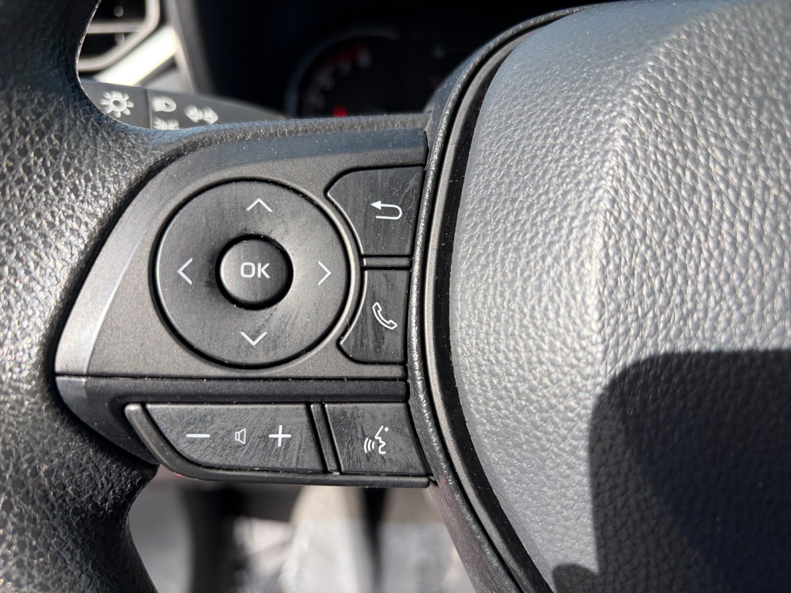 Used 2025 Toyota RAV4 XLE AWD/4WD image 14