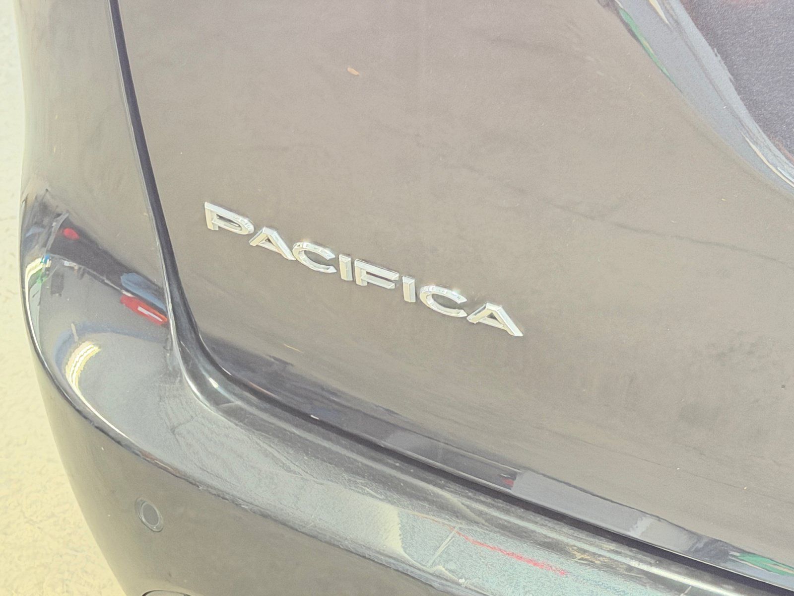 Used 2023 Chrysler Pacifica Limited FWD image 24
