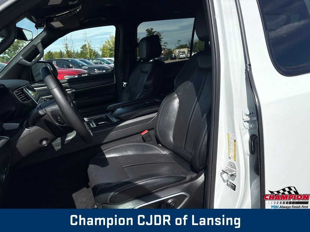 Used 2024 Jeep Wagoneer L Series II w/ Flexible Seating Group AWD/4WD image 11