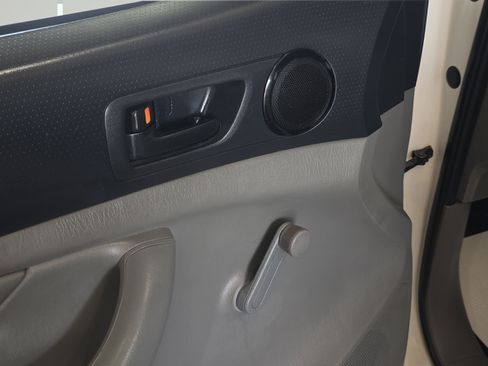 Used 2013 Toyota Tacoma 4x4 Regular Cab image 11