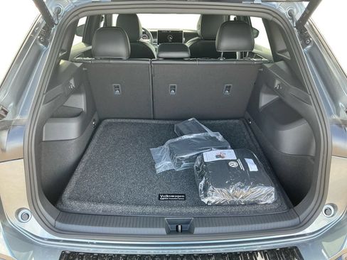 New 2026 Volkswagen Tiguan SE R-Line AWD/4WD image 17