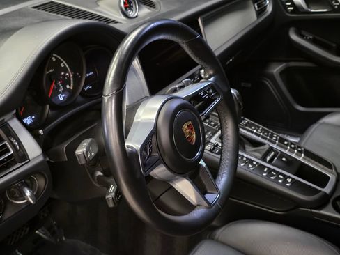 Used 2021 Porsche Macan Turbo AWD/4WD image 22