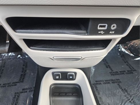 Used 2017 Chrysler Pacifica Touring FWD image 22