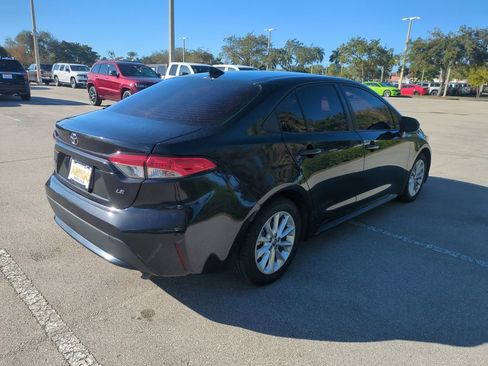 Used 2021 Toyota Corolla LE image 6
