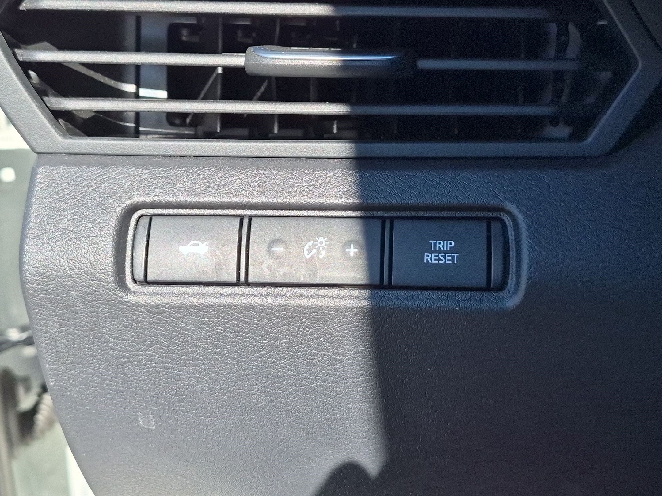 Used 2025 Nissan Altima 2.5 SV FWD image 17