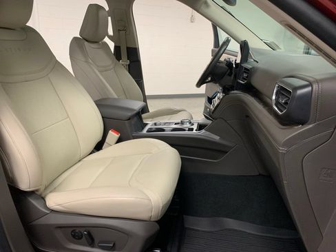Used 2023 Ford Explorer Platinum w/ Premium Technology Package AWD/4WD image 9