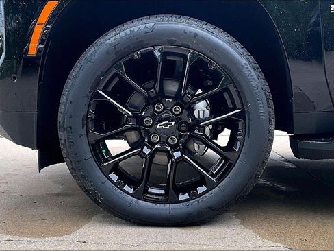 New 2026 Chevrolet Suburban Premier w/ Sun And Tow Package AWD/4WD image 9