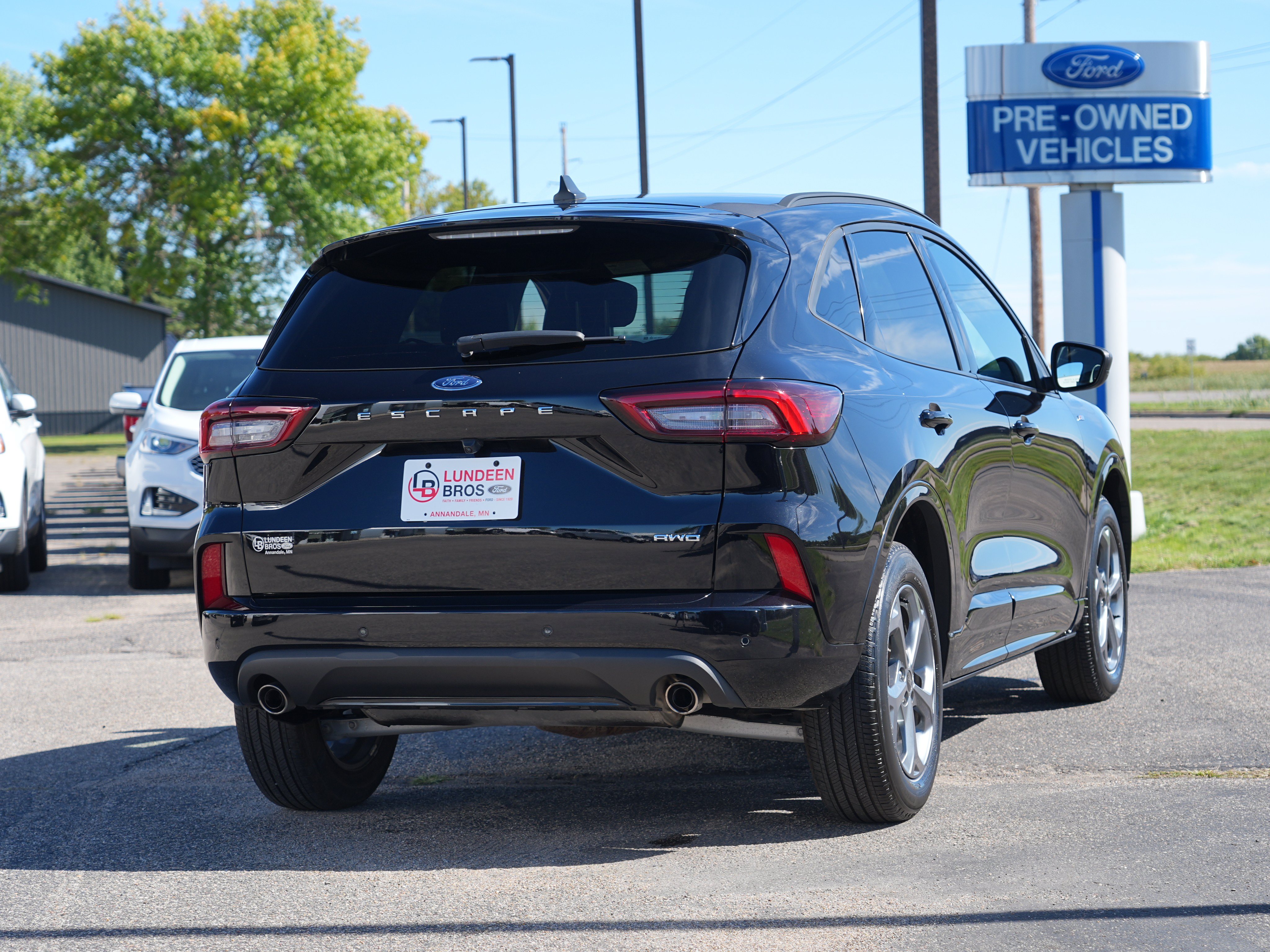 Used 2024 Ford Escape ST-Line w/ Tech Pack #1 AWD/4WD image 3