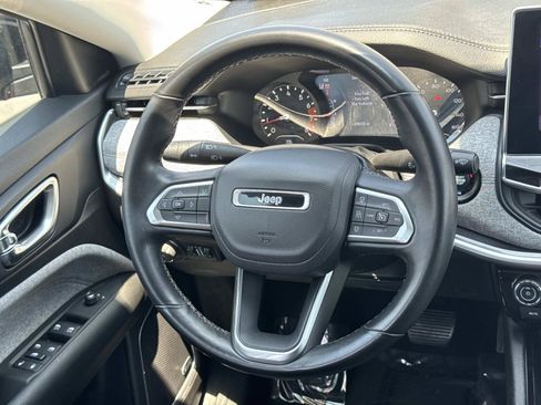 Used 2022 Jeep Compass Latitude w/ Sun and Sound Group AWD/4WD image 7