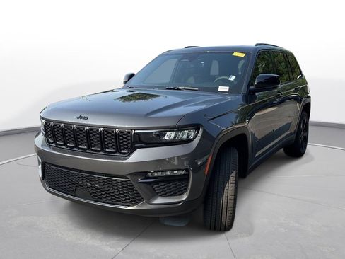 Used 2025 Jeep Grand Cherokee Limited w/ Black Appearance Package AWD/4WD image 2