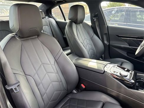 Used 2024 BMW 530i xDrive w/ Premium Package image 10