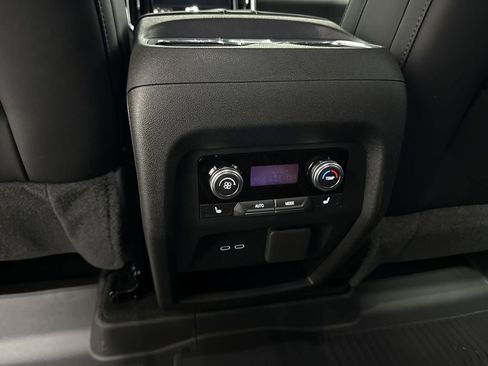 New 2026 GMC Acadia Elevation image 22