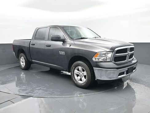 Used 2017 RAM 1500 ST w/ SXT Appearance Group AWD/4WD image 3