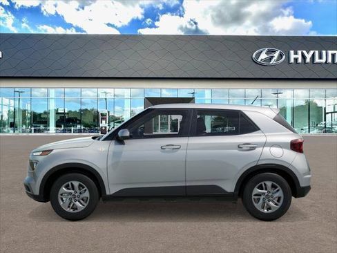 New 2026 Hyundai Venue SE image 3