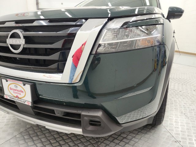 Used 2024 Nissan Pathfinder SL FWD image 11