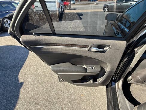 Used 2014 Chrysler 300 C RWD image 28
